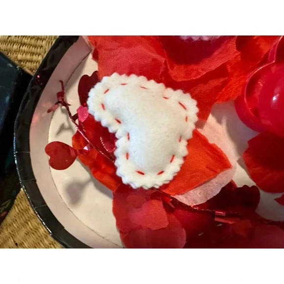 Be Mine Valentine’s Day heart gift set - Picture 4 of 9